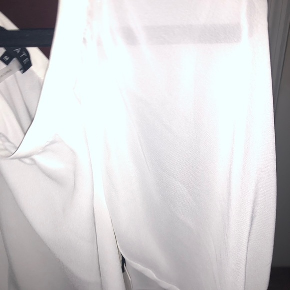 Beautiful white blouse never worn - Picture 2 of 4